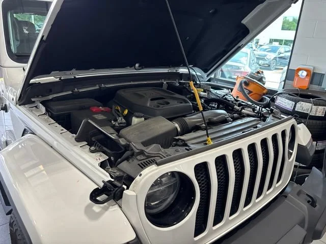 Used 2022 Bright White Clearcoat Jeep Unlimited Sahara Altitude image 18
