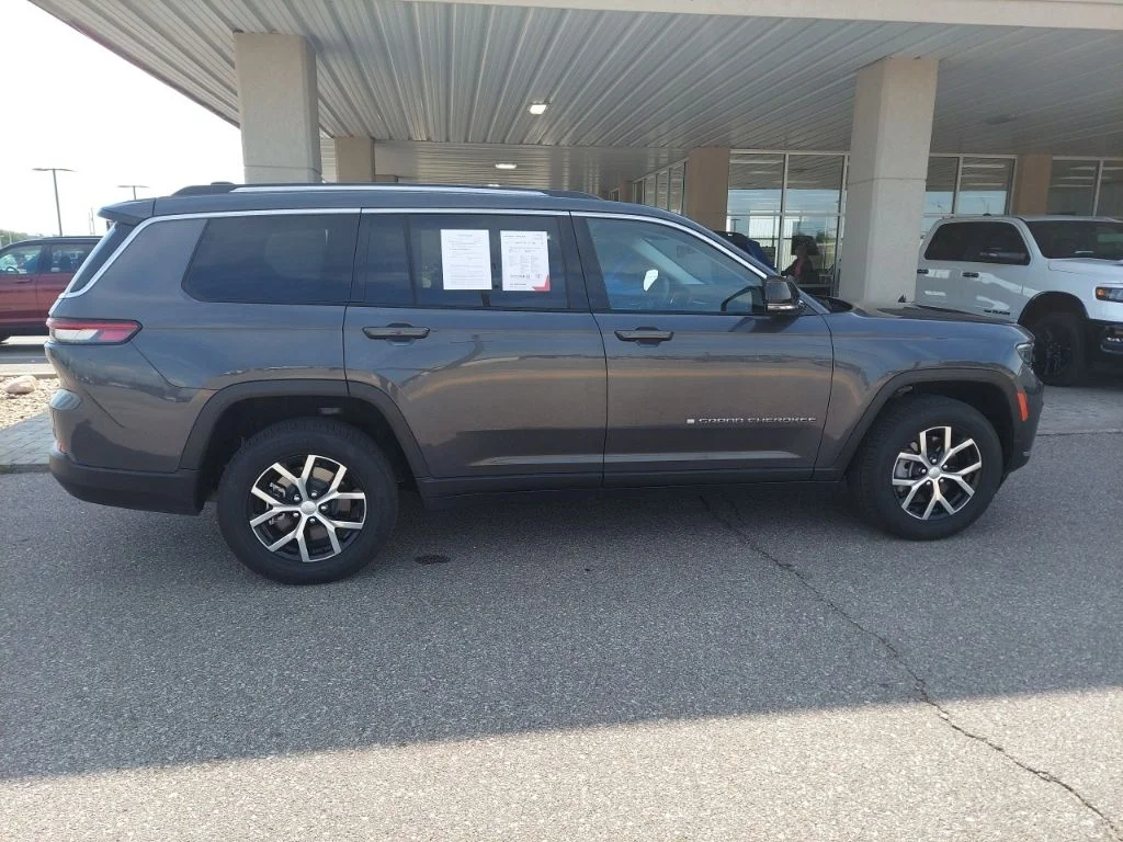 Used 2023 Gray Jeep Limited image 8