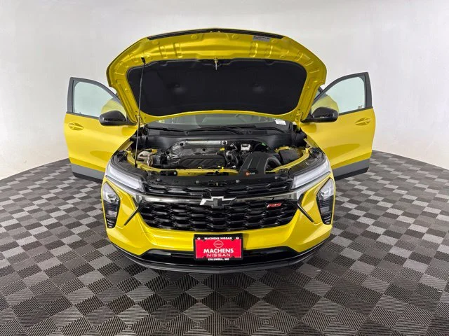 Used 2025 Yellow Chevrolet 2RS image 19