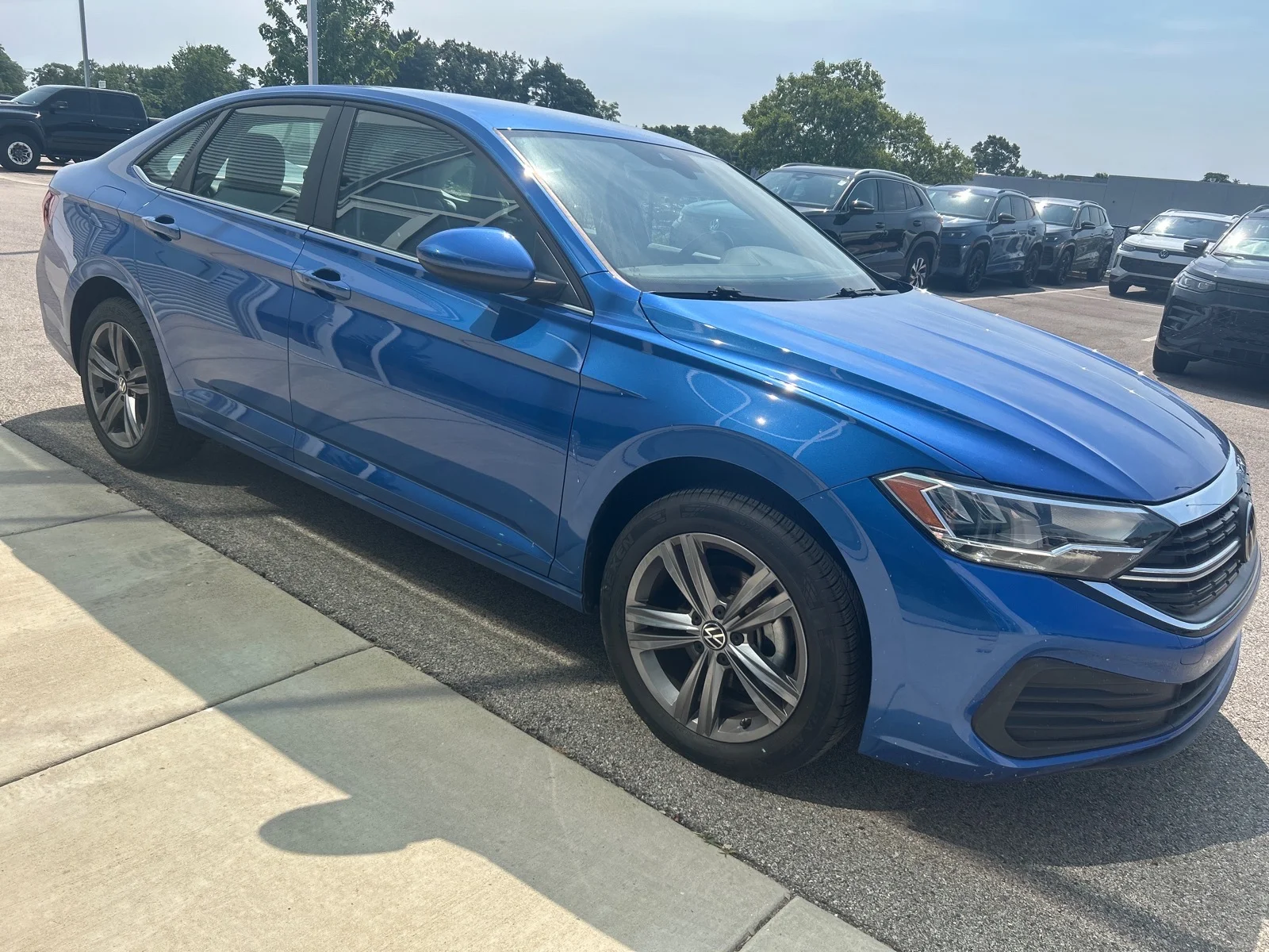 Used 2023 Blue Volkswagen SE AUTO image 6
