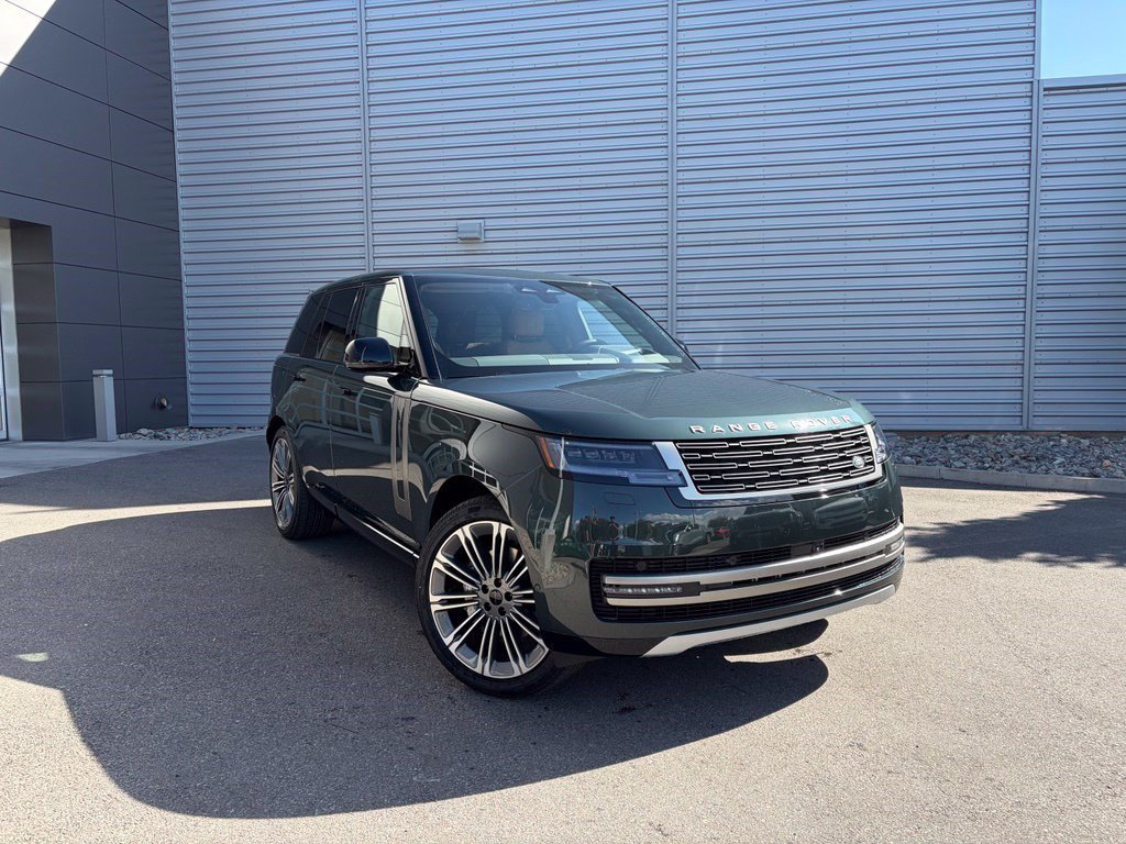 Used 2026 Belgravia Green Metallic Land Rover SE image 1