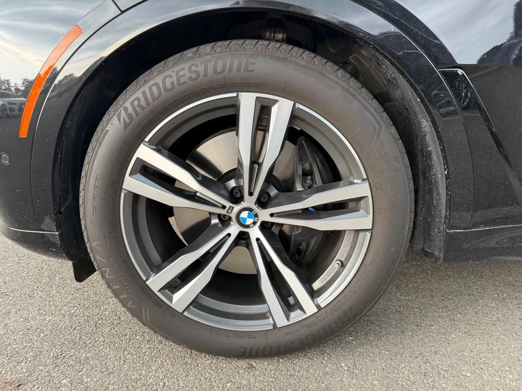 Used 2026 Black Sapphire Metallic BMW xDrive40i image 6