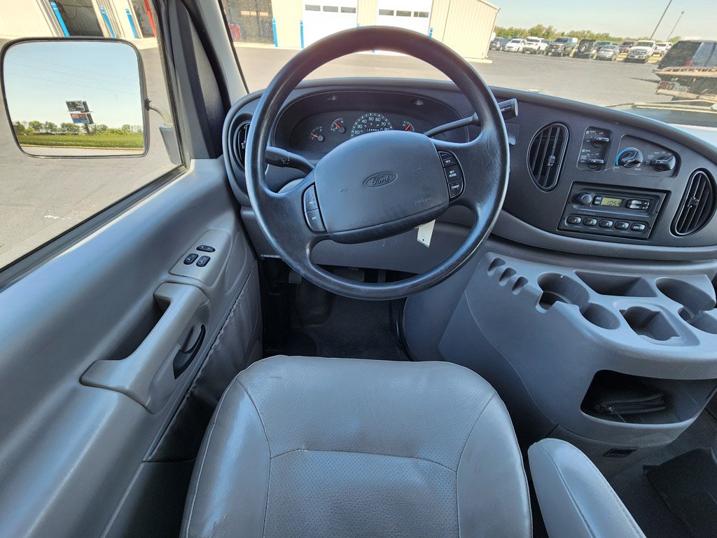 Used 2001  Ford  image 24