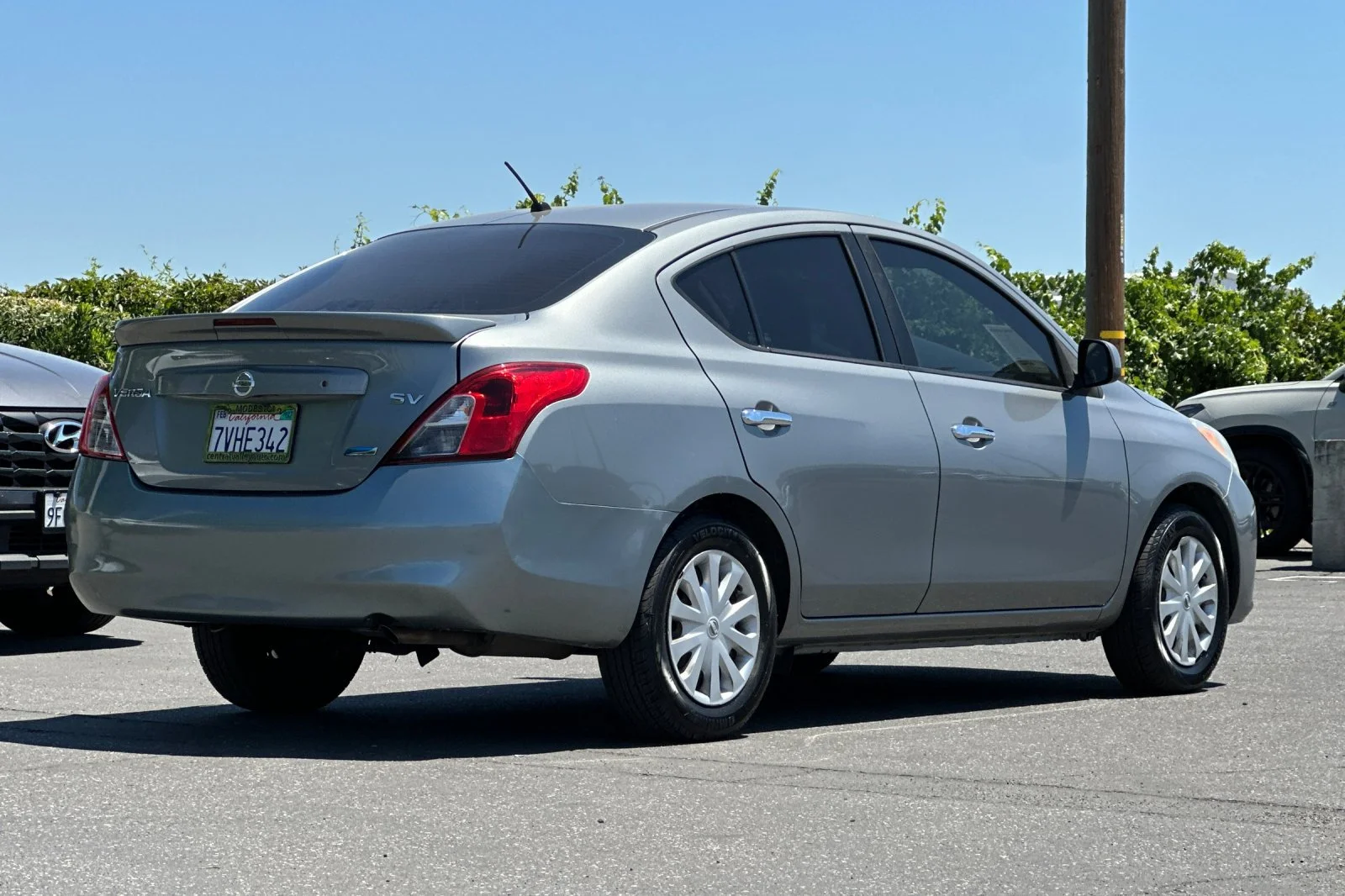 Used 2014 Magnetic Gray Nissan SV image 4