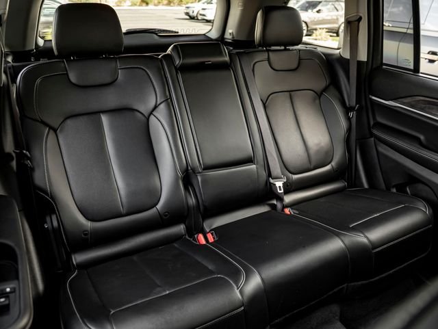 Used 2022 Diamond Black Crystal Pearlcoat Jeep Limited image 30