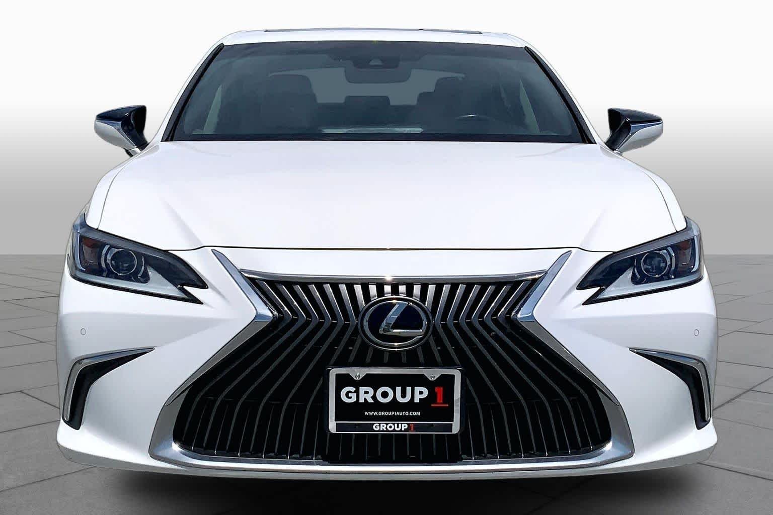 Used 2020 Eminent White Pearl Lexus  image 4