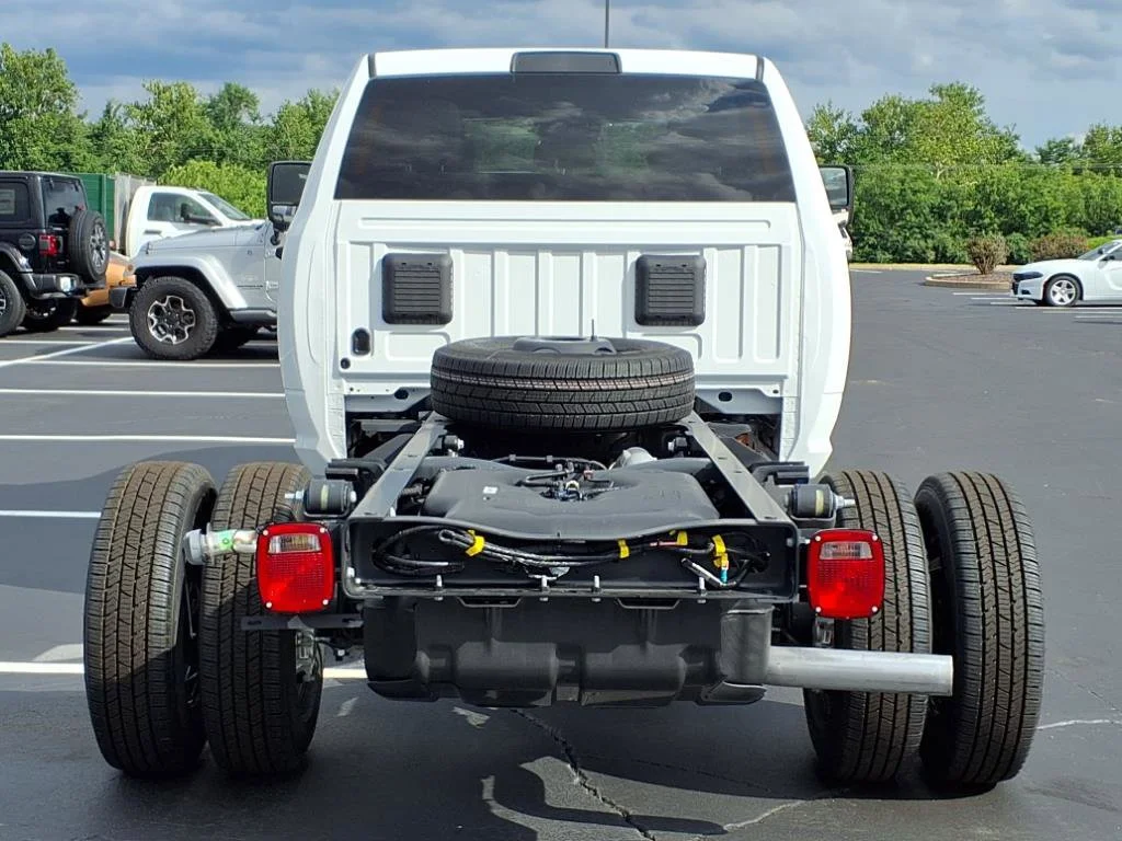 2025 RAM 3500 Chassis Tradesman - Photo 17