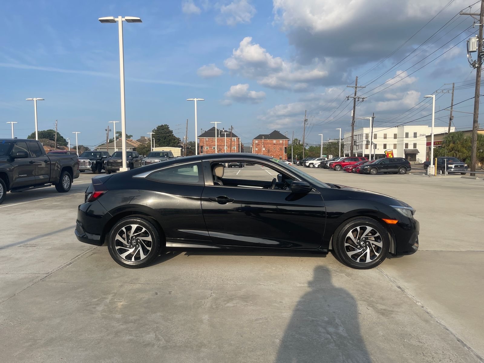 Used 2016 Black Honda LX-P image 6