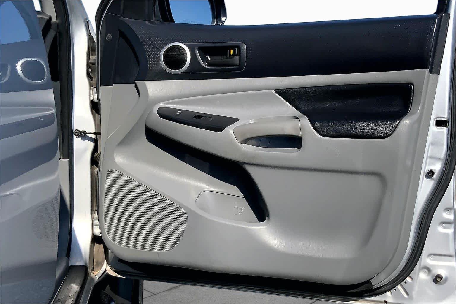 Used 2013 Silver Streak Metallic Toyota PreRunner image 21