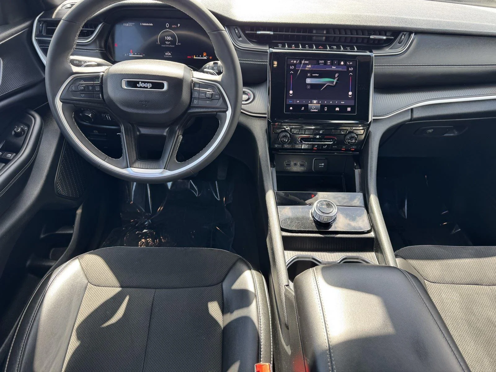 Used 2024 Baltic Gray Metallic Clearcoat Jeep Altitude image 18
