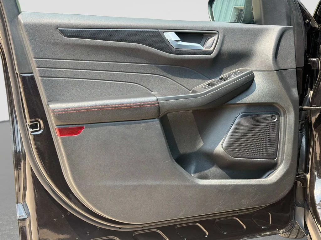 Used 2025 Agate Black Metallic Ford ST-Line image 18