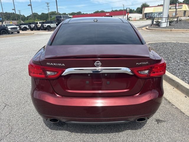 Used 2016 Red Nissan Platinum image 7