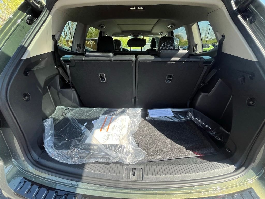 New 2026 Green Volkswagen 2.0T SE w/Technology image 24