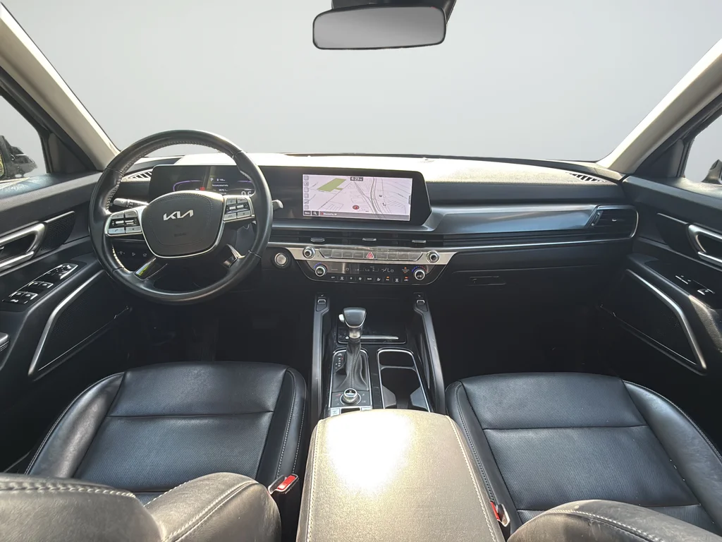Used 2025 Black Kia S image 9