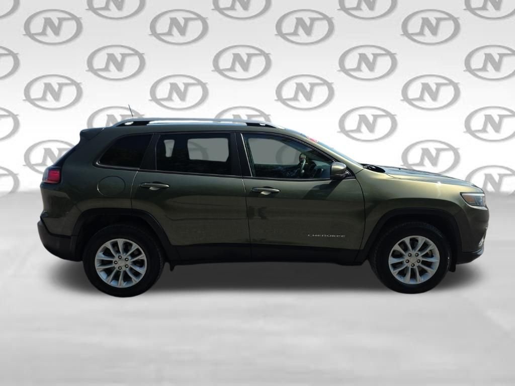 Used 2021 Green Jeep Latitude image 12