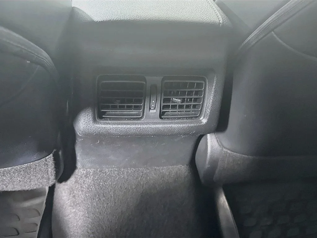 Used 2021 Wind Chill Pearl Toyota Hybrid XLE image 25