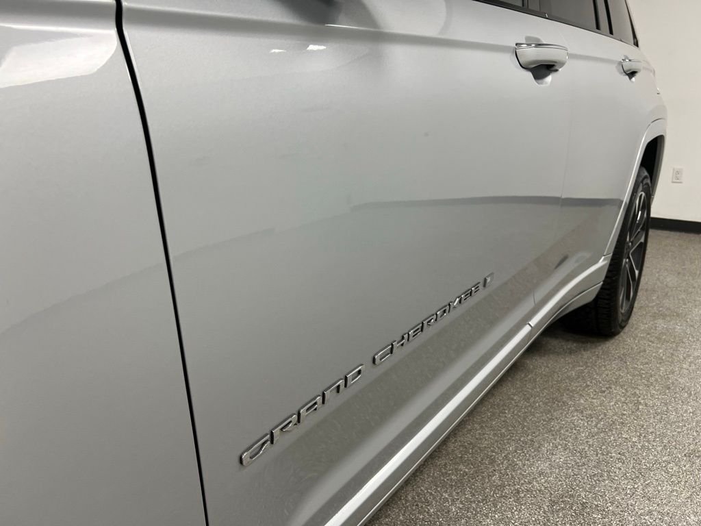 2023 Jeep Grand Cherokee Overland - Photo 18