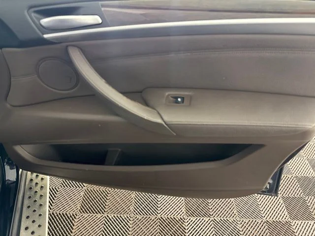 Used 2007  BMW 4.8i image 19