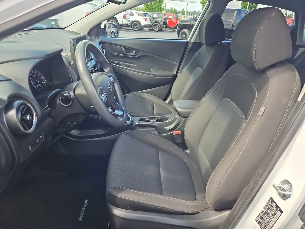 Used 2023 Lunar White Hyundai SEL image 21