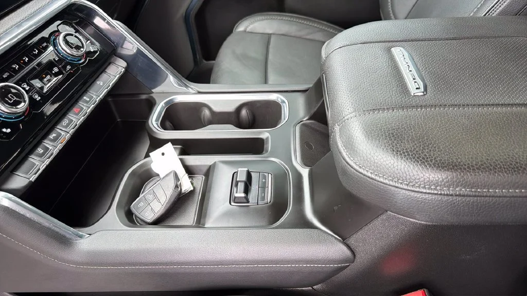 Used 2024 Onyx Black GMC Denali image 26