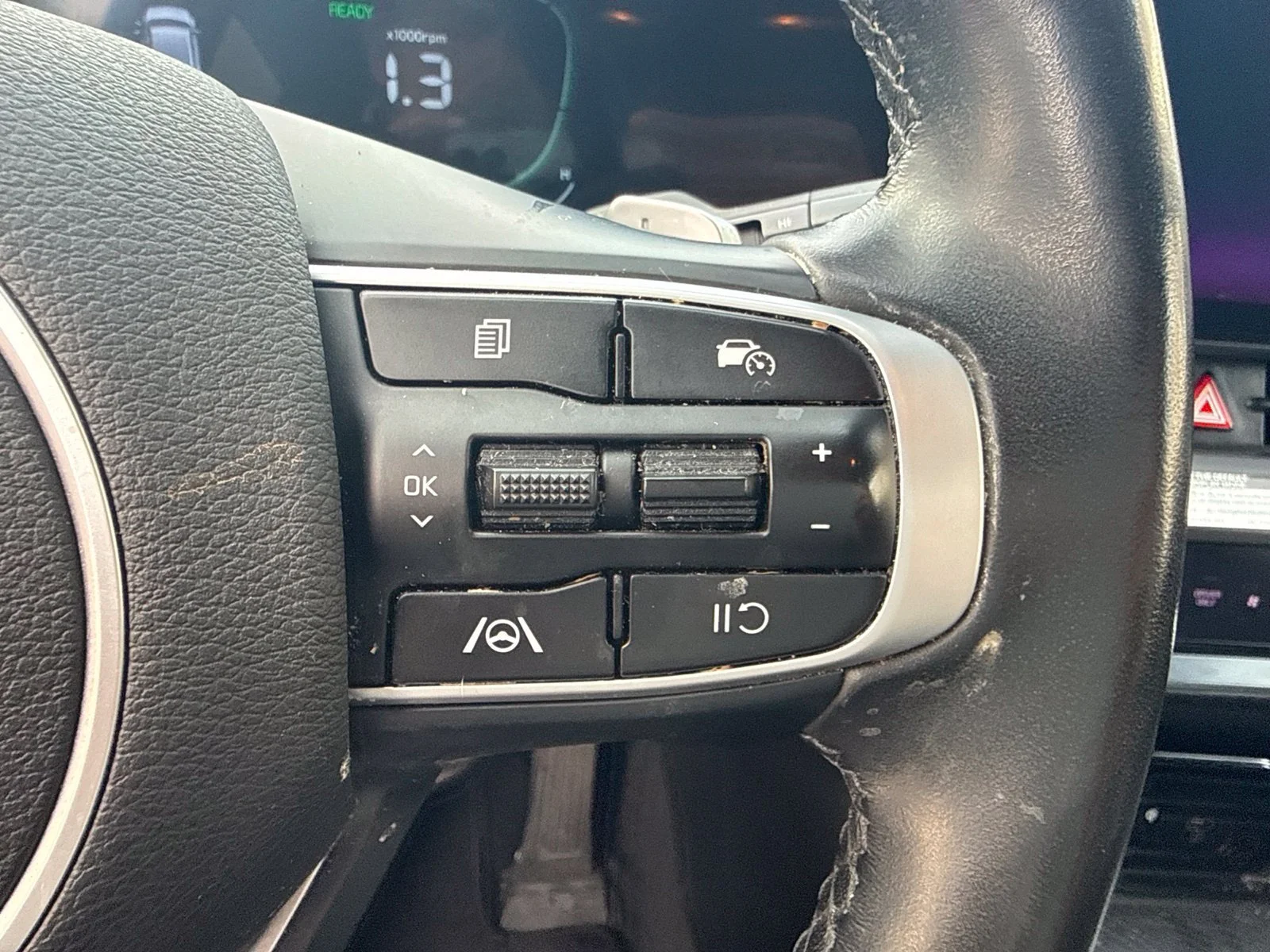 Used 2023  Kia EX image 17