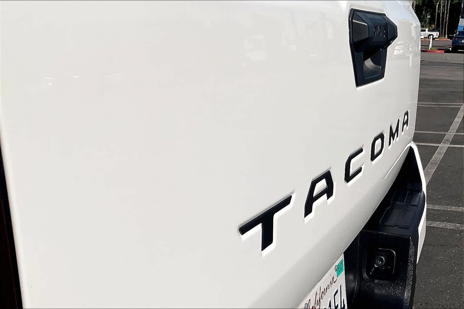 Used 2025 Ice Cap Toyota SR5 image 9