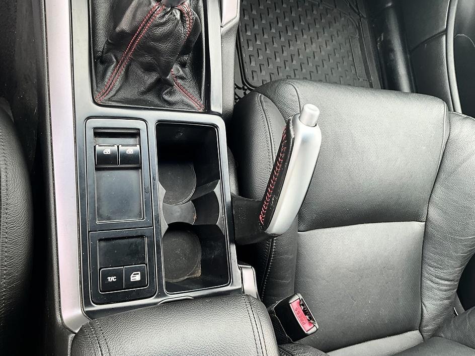 Used 2006 Gray Pontiac Base image 25