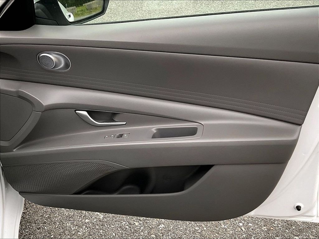 Used 2024 White Hyundai SEL image 12