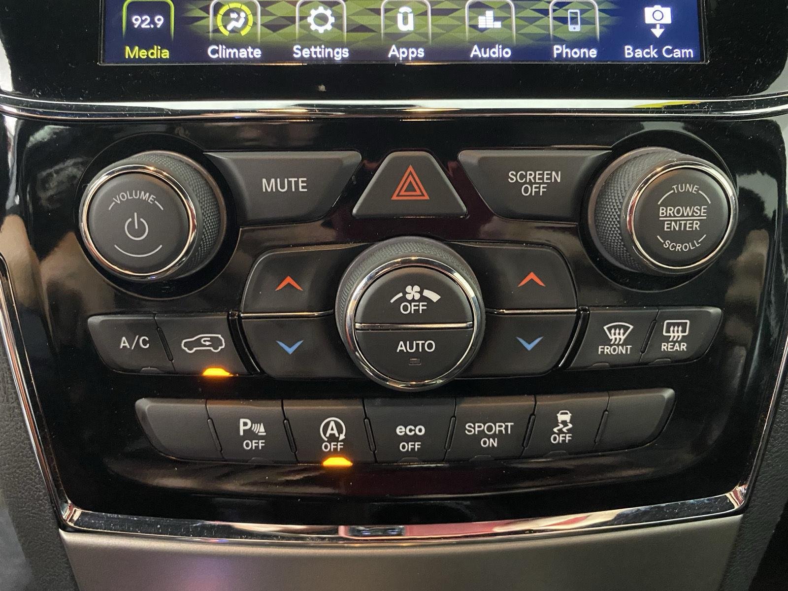 Used 2020 Granite Crystal Metallic Clearcoat Jeep Altitude image 21