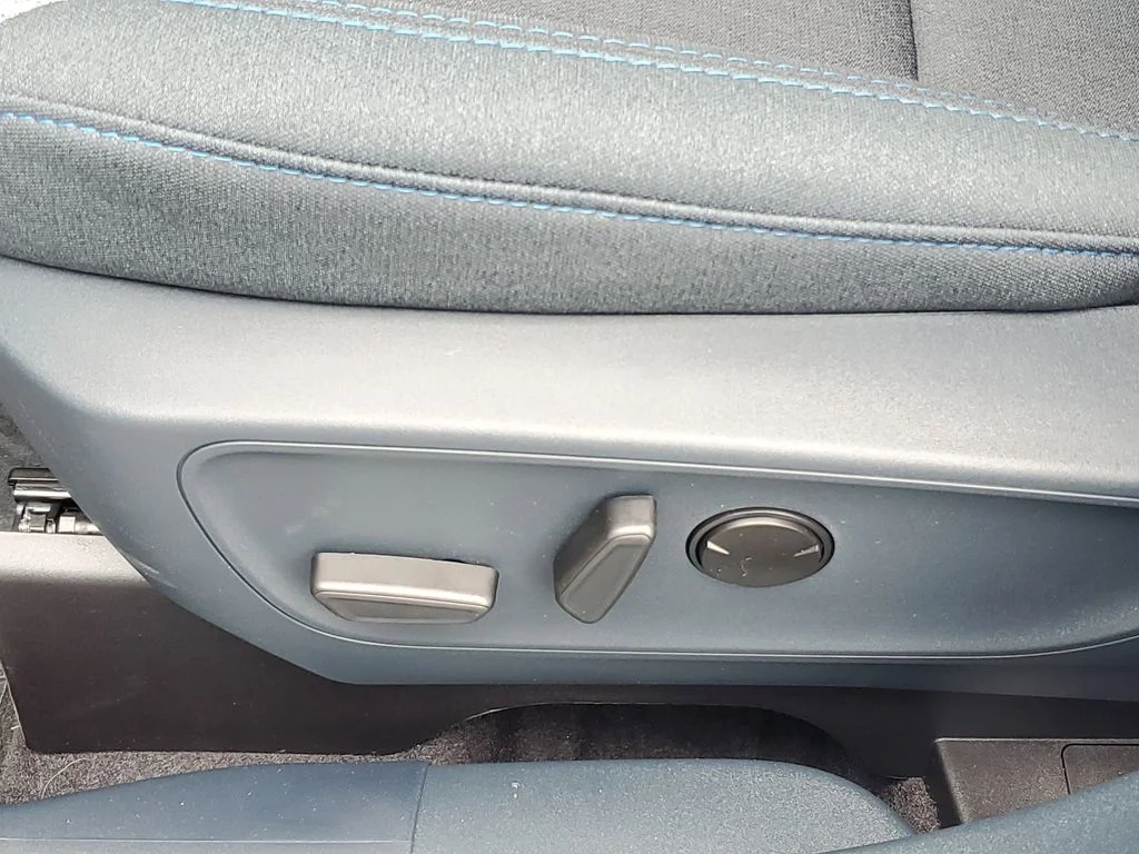 New 2026 Space White Metallic Ford XLT image 6