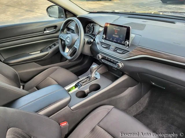 Used 2025 Red Nissan 2.5 SV image 30