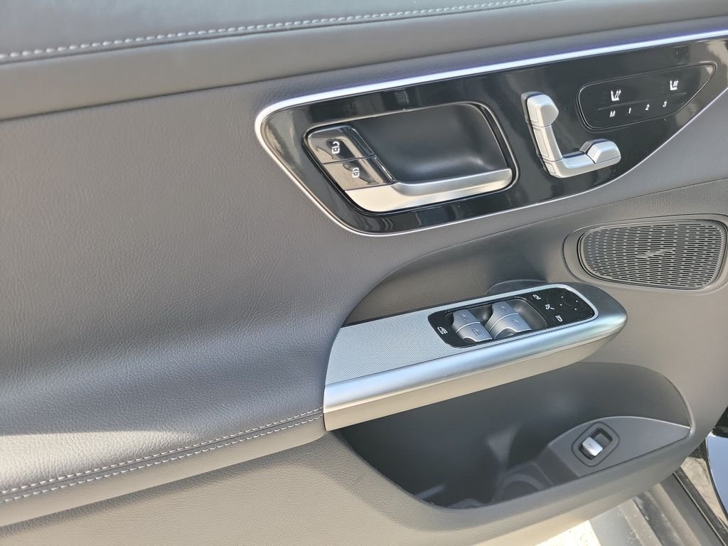 New 2026 Black Mercedes-Benz GLC 300 image 18