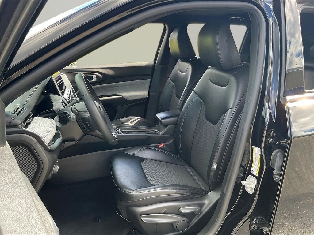 Used 2024 Black Jeep Latitude image 21