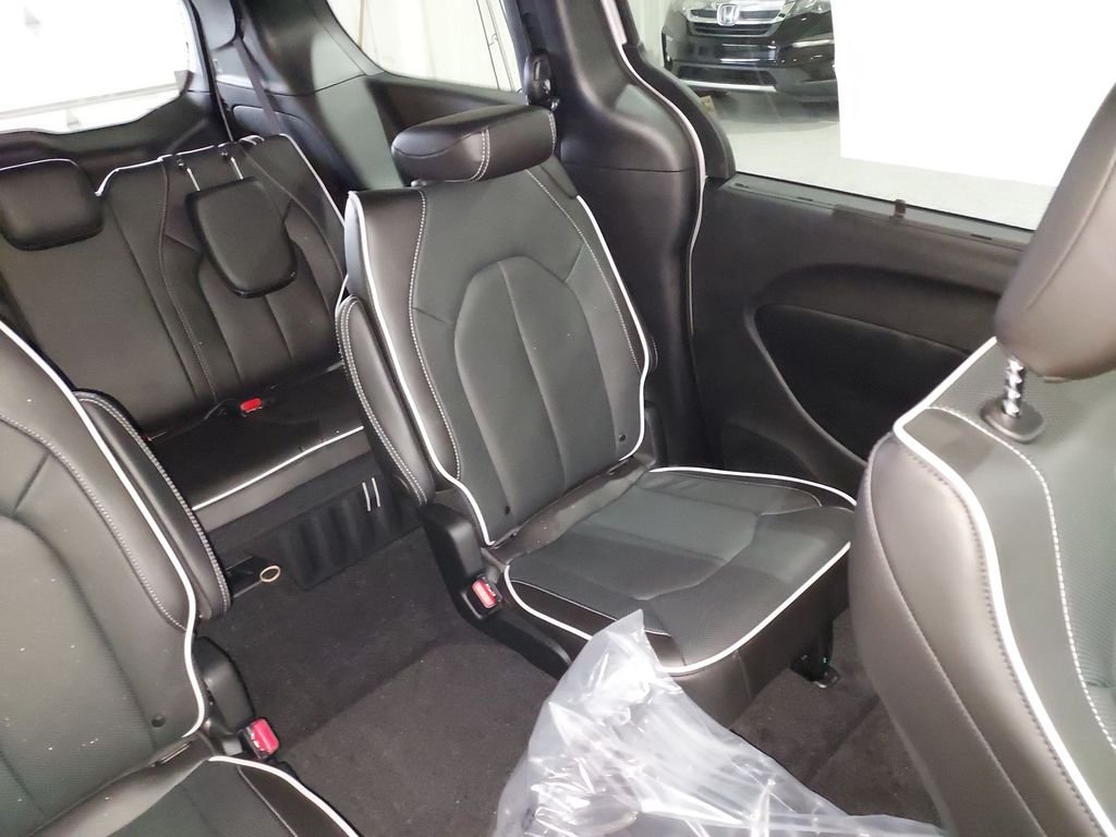 2026 Chrysler Pacifica Limited - Photo 14