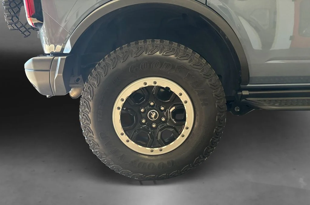Used 2023 Gray Ford Badlands image 18