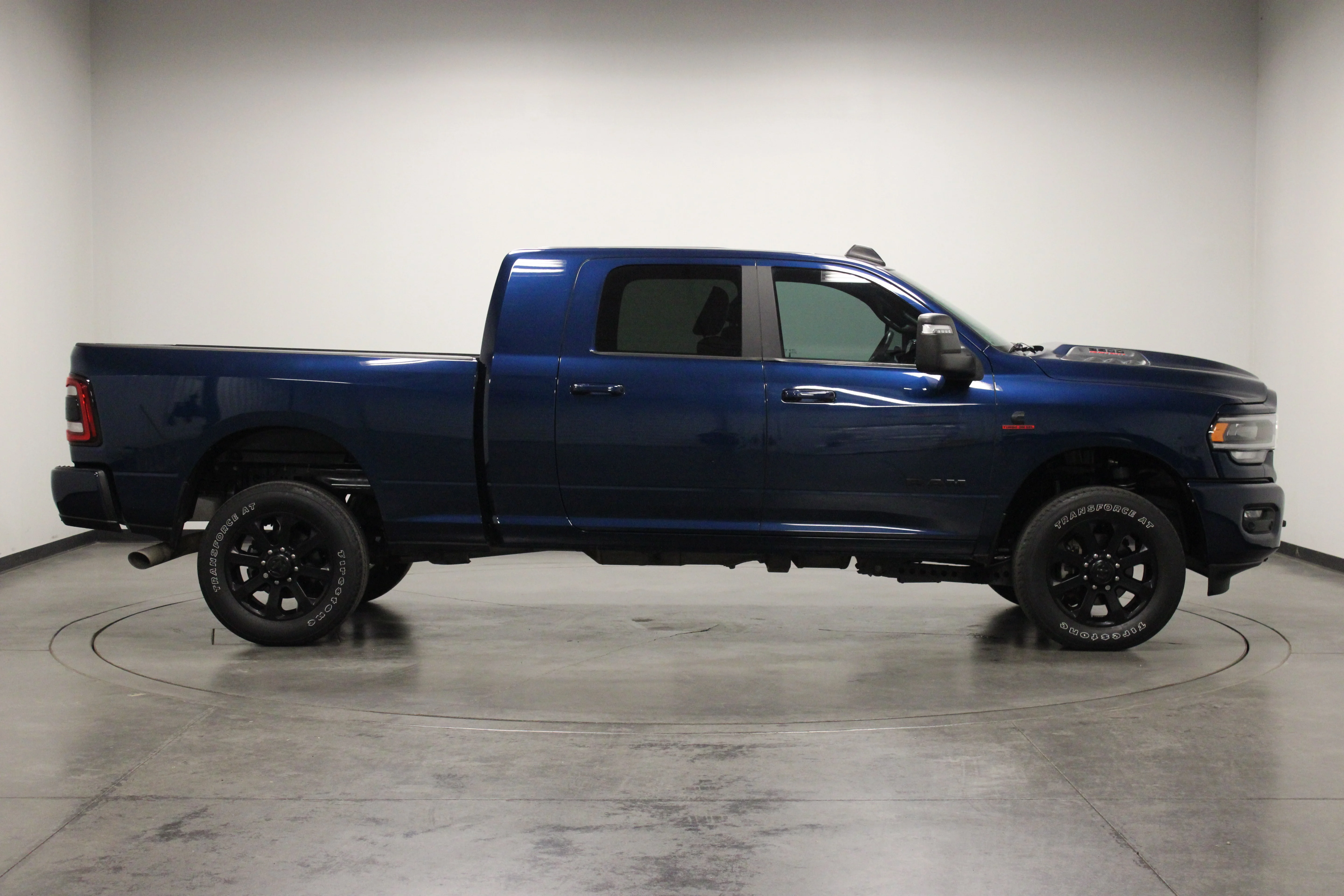 Used 2023 Patriot Blue Pearlcoat Ram Laramie image 9