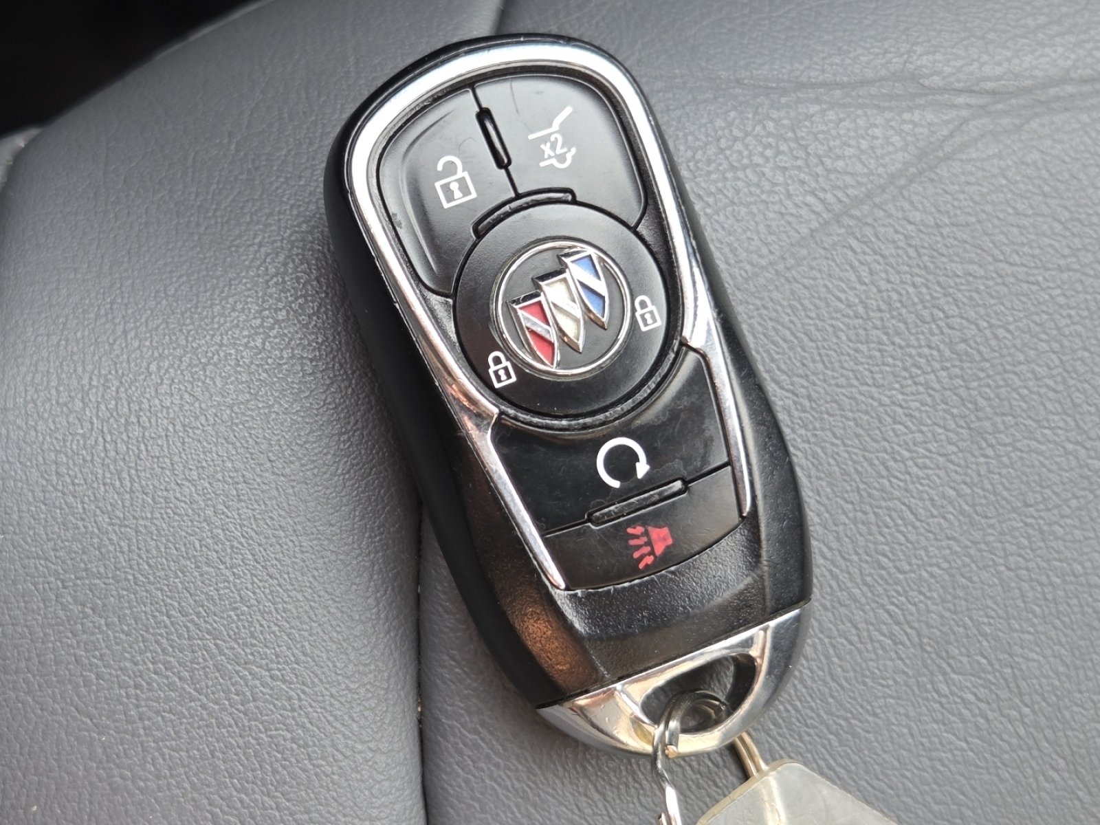 Used 2020 Quicksilver Metallic Buick Premium Group image 41