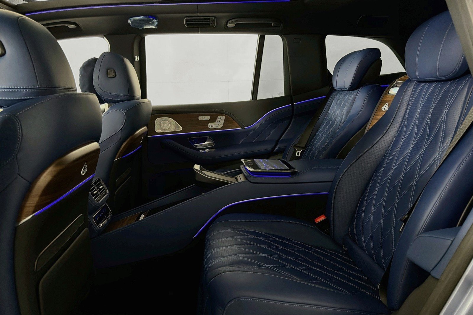 New 2026 MANUFAKTUR Cote d Azur Light Blue Metallic Mercedes-Benz Maybach GLS 600 4MATIC® SUV image 7