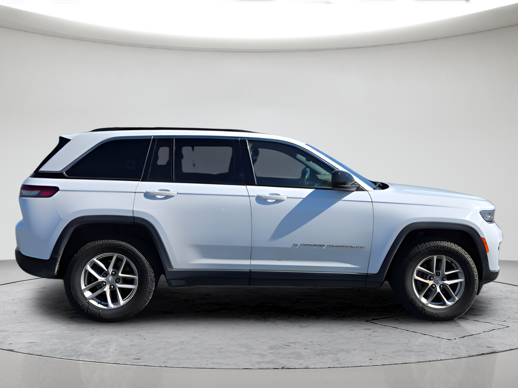 Used 2024 White Jeep Laredo X image 6