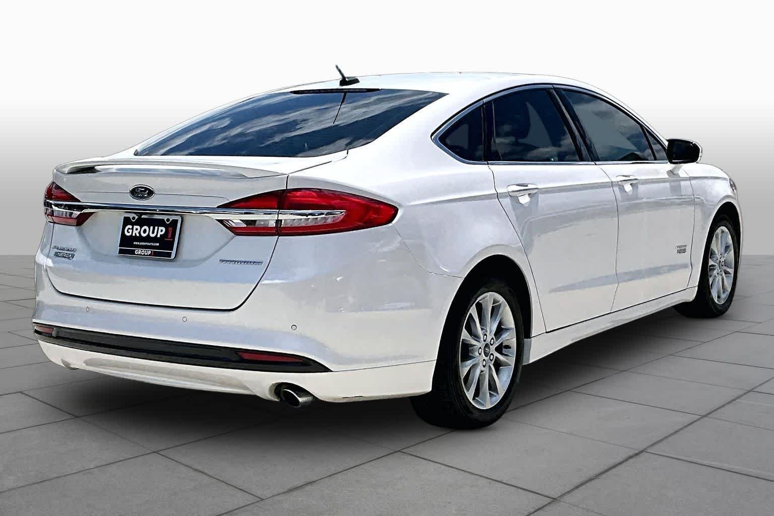 Used 2017 White Platinum Metallic Tri-Coat Ford Titanium image 13