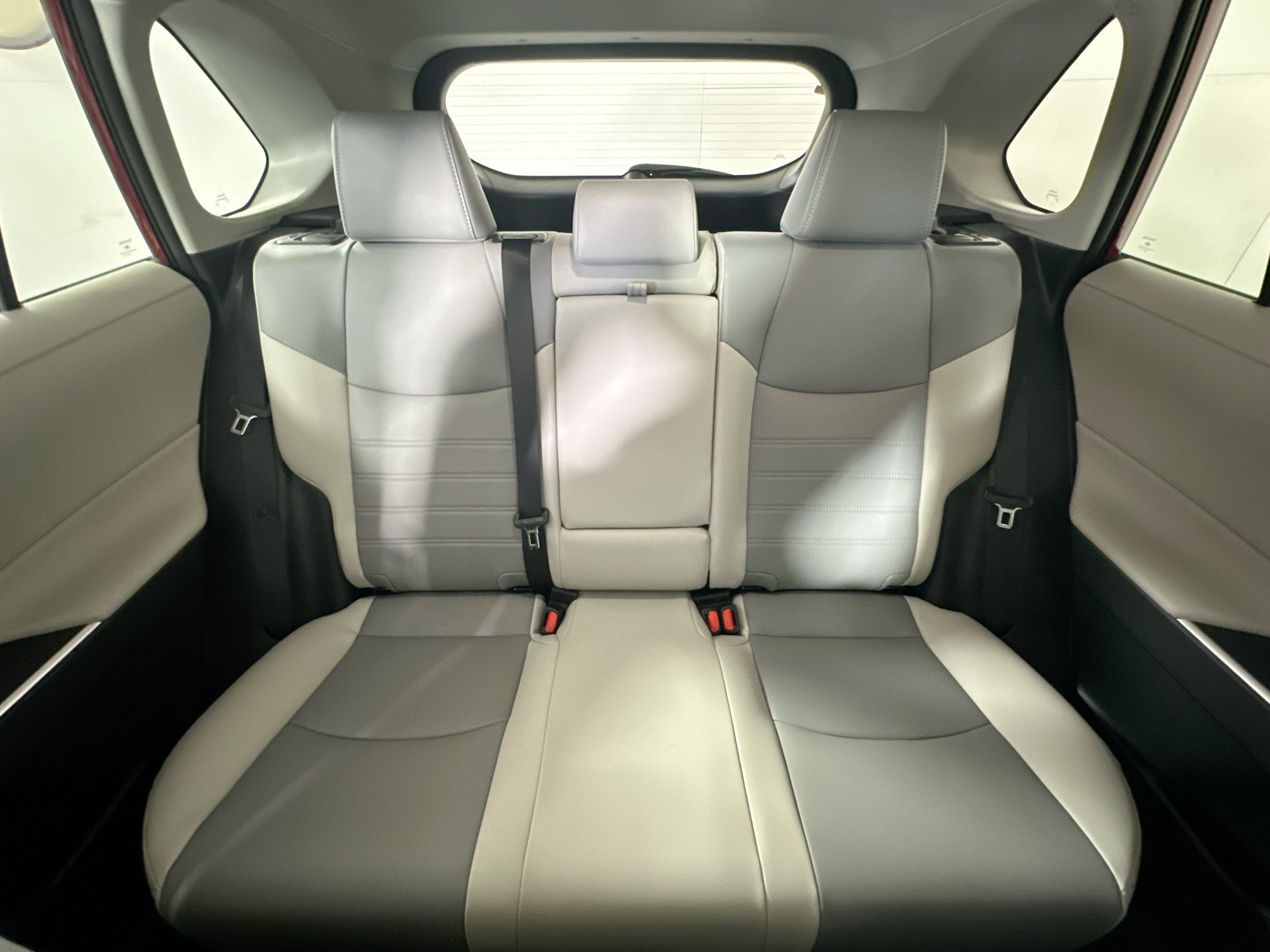 Used 2024 Pearl Toyota XLE Premium image 30