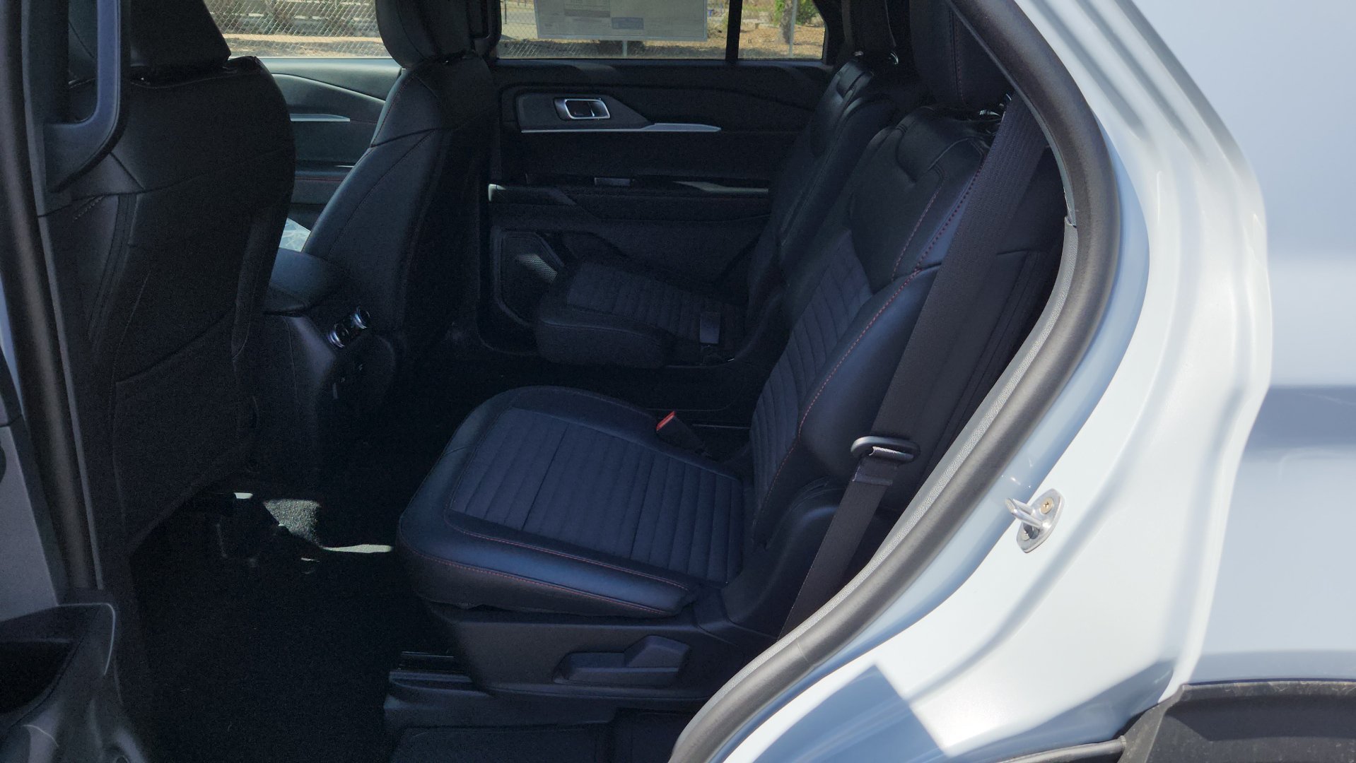 2026 Ford Explorer ST-Line - Photo 26
