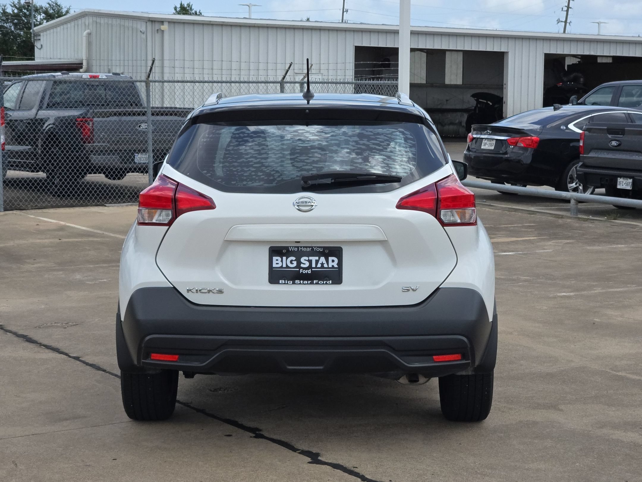 Used 2018 Aspen White / Super Black Nissan SV image 4
