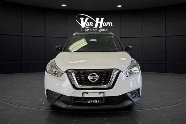 Used 2018 Nissan Kicks SV with VIN 3N1CP5CUXJL525532 for sale in Stoughton, WI