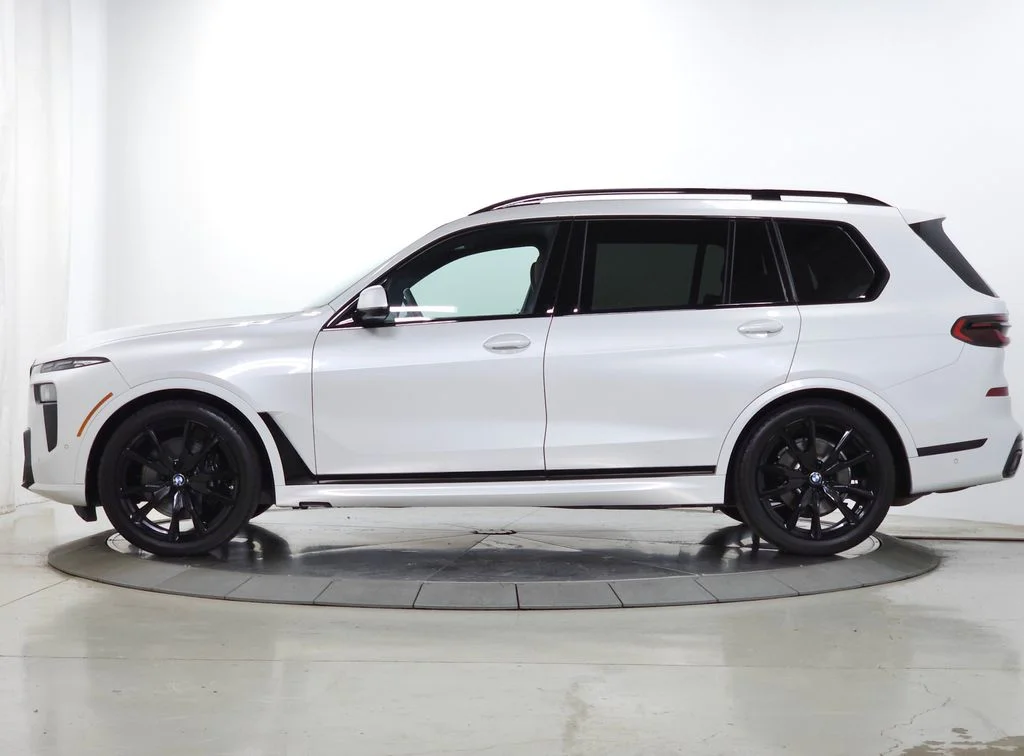 Used 2025 White BMW xDrive40i image 2