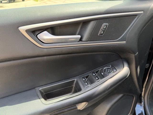 Used 2022 Black Ford SEL image 7