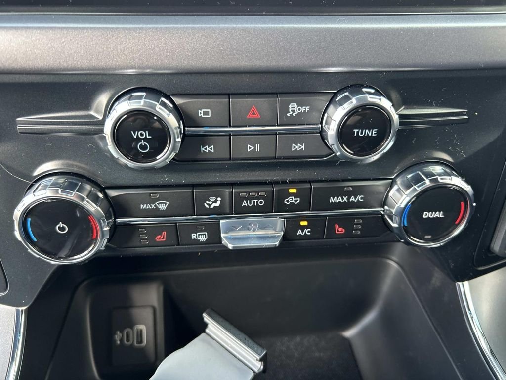 Certified Used 2026 Oxford White Ford XLT image 35