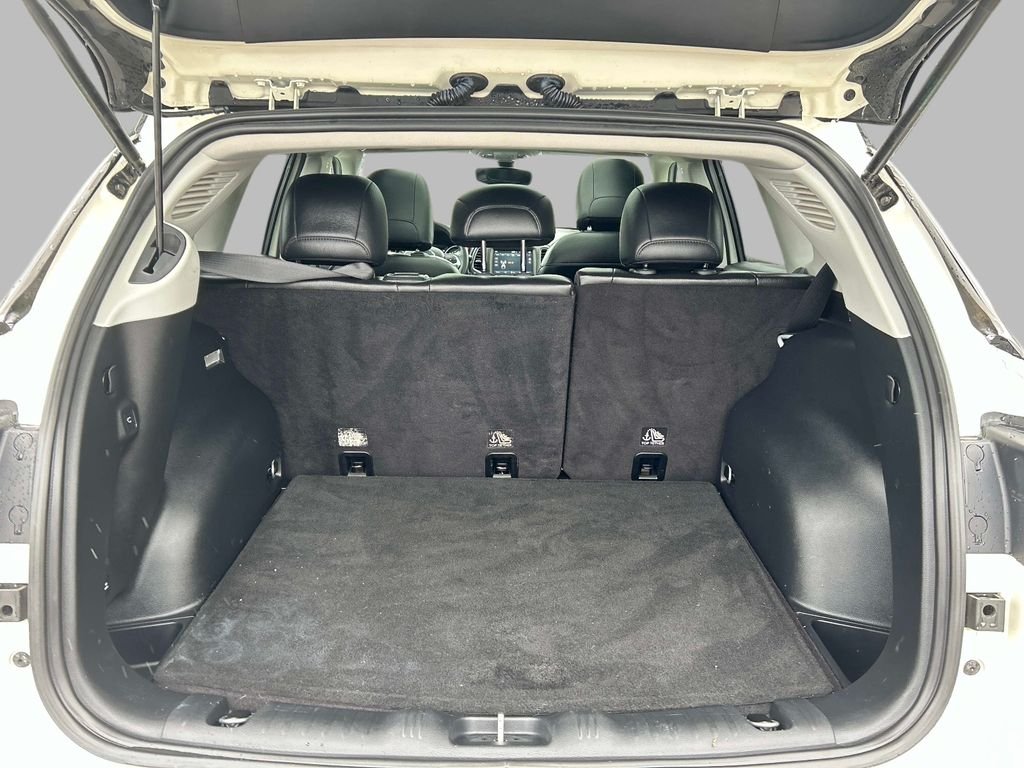 Used 2018 White Jeep Trailhawk image 11