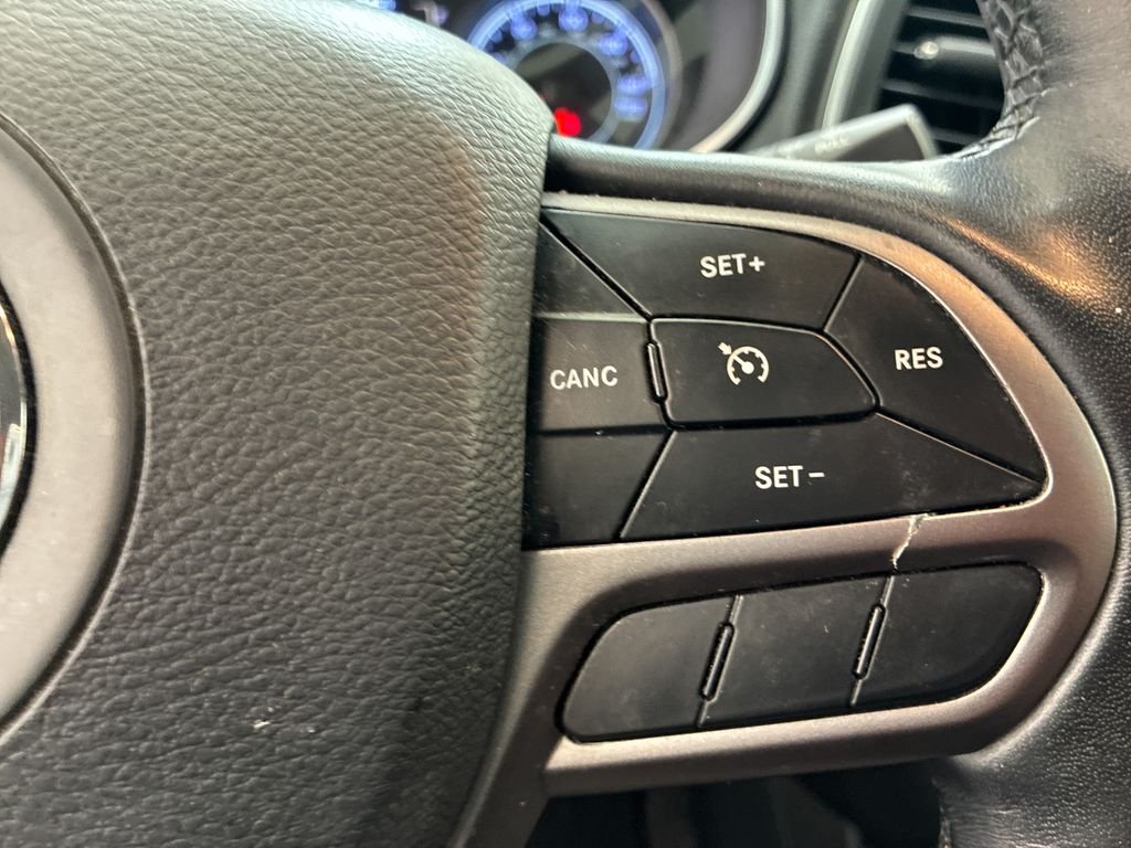 Used 2021 Red Jeep Latitude Lux image 16