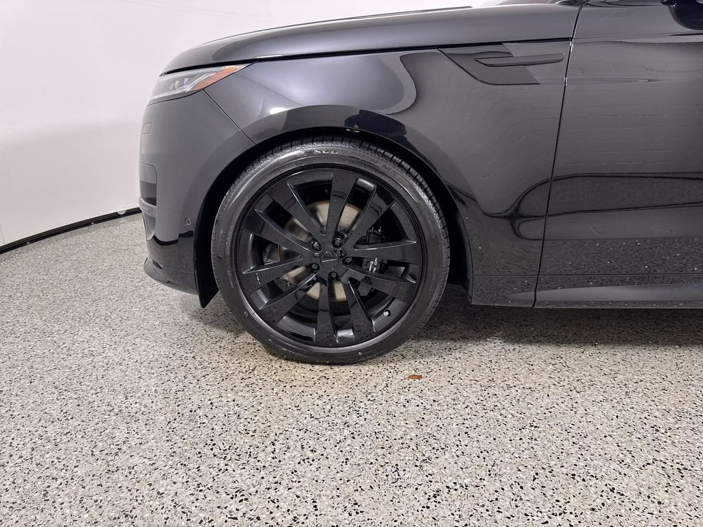 New 2026 Santorini Black Land Rover Dynamic SE image 10